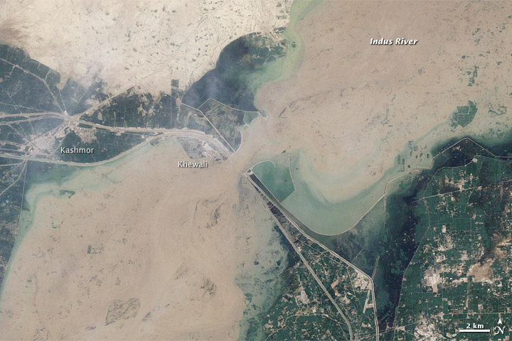 File:2010 Pakistan flood Khewali by Landsat-5 2010-08-12 small.jpg