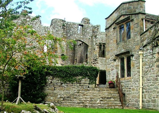 File:Barden Tower - geograph.org.uk - 1594567.jpg