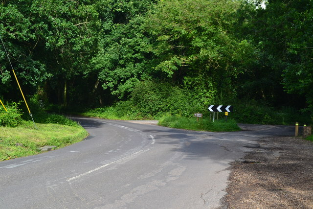 File:Bend in Hightown Hill - geograph.org.uk - 5017763.jpg