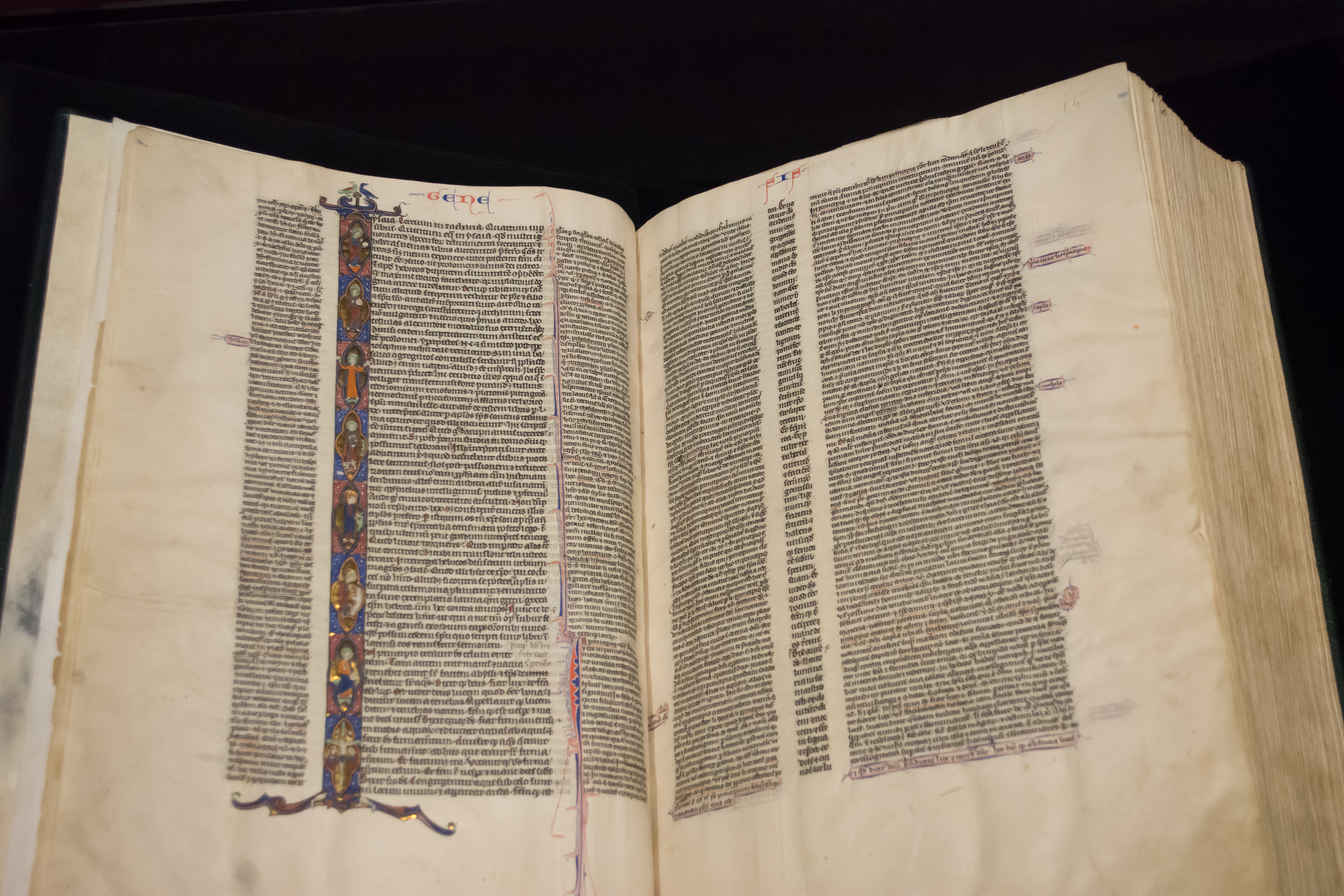 File:Biblia glosata et postillata (1275-1299) 01.jpg - Wikimedia Commons