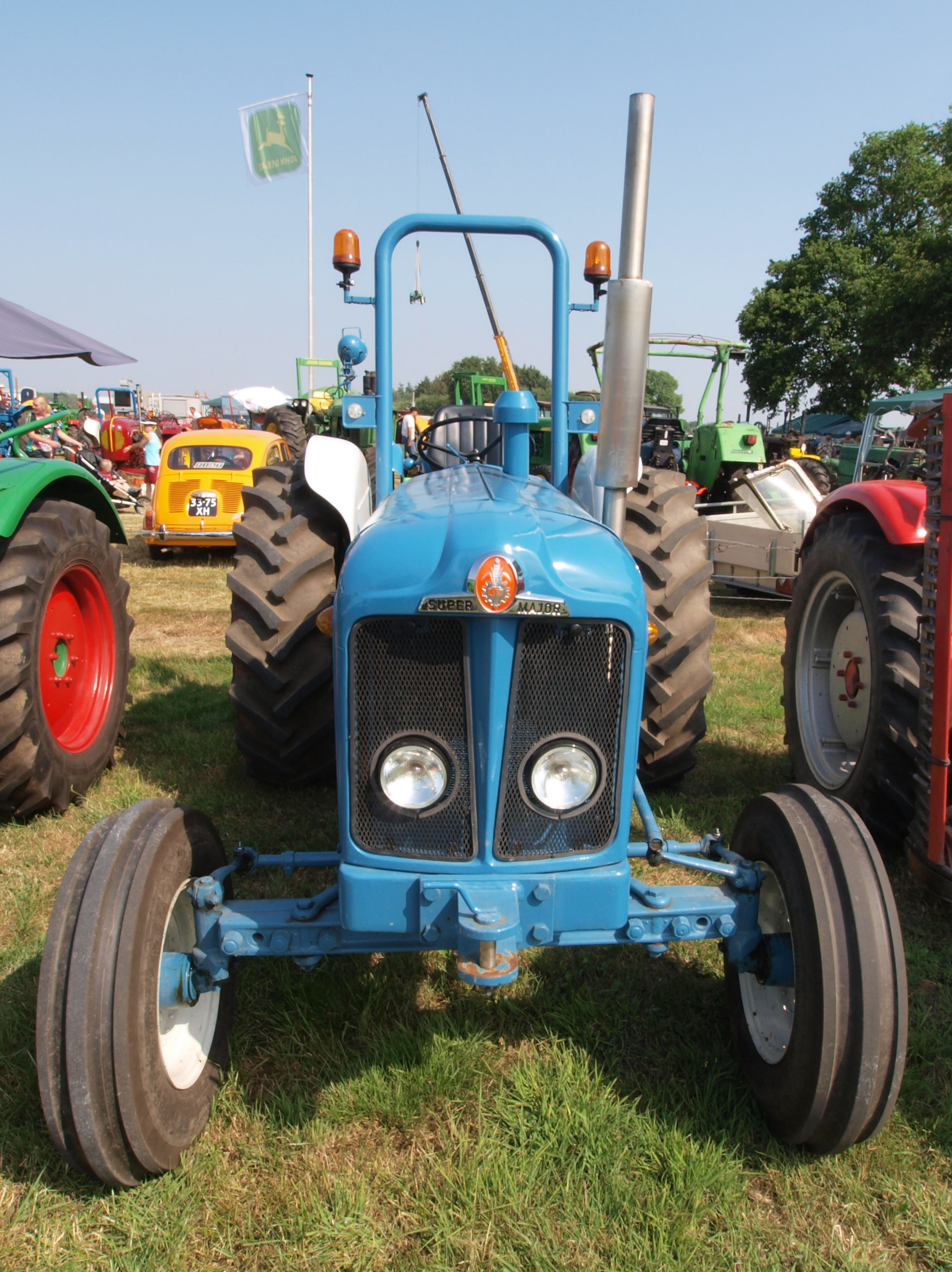 Blue Fordson Super Major pic5.JPG. w:en:public domain. 