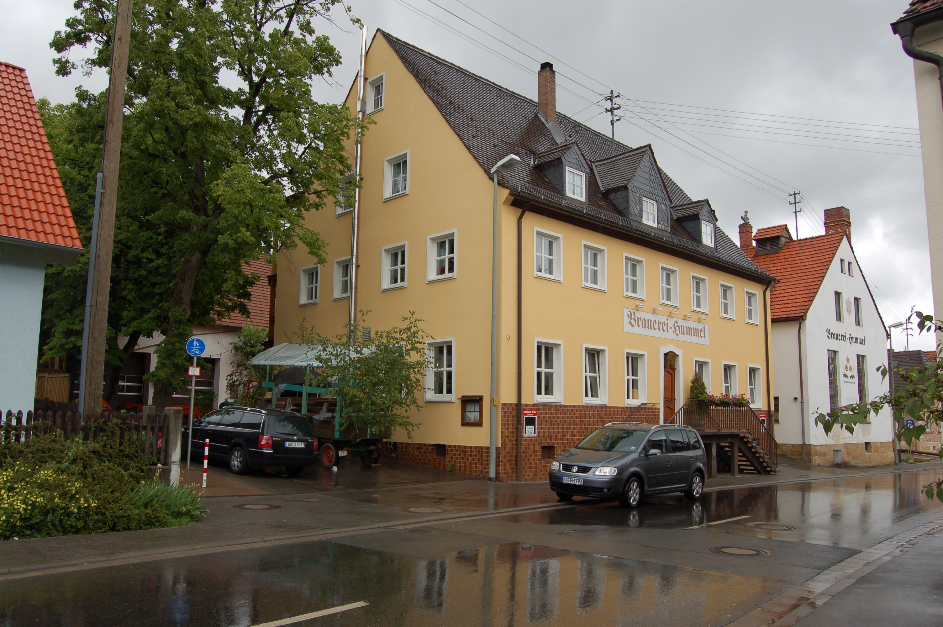 rækkevidde Grønthandler satellit File:Brauerei Hummel - Gaststätte.JPG - Wikimedia Commons