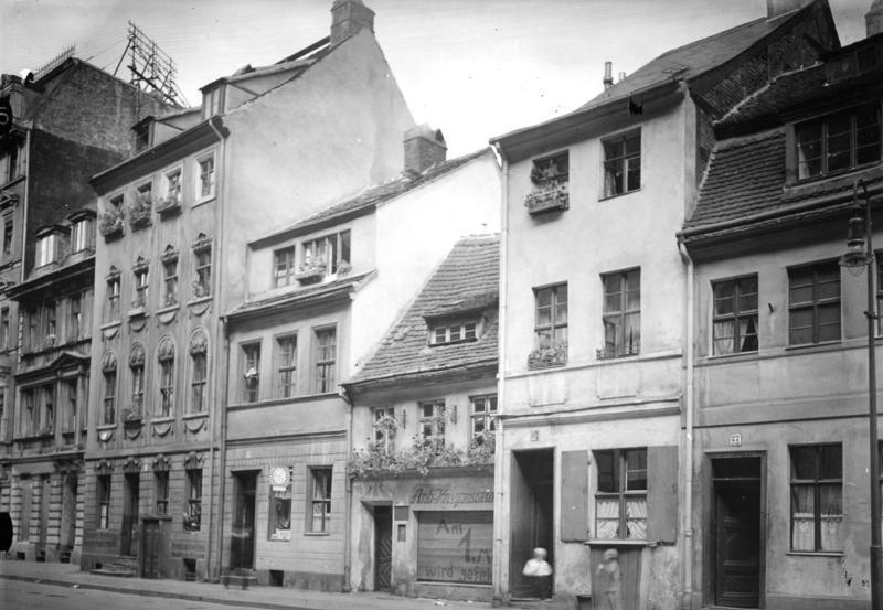 File:Bundesarchiv B 145 Bild-P063078, Berlin, Häuser am Molkenmarkt.jpg