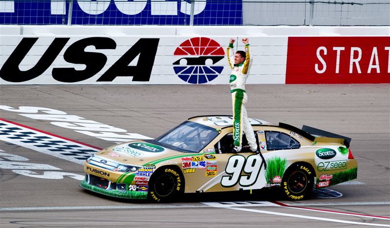 File:Carl Edwards celebrating his 2011 Las Vegas Victory.jpg