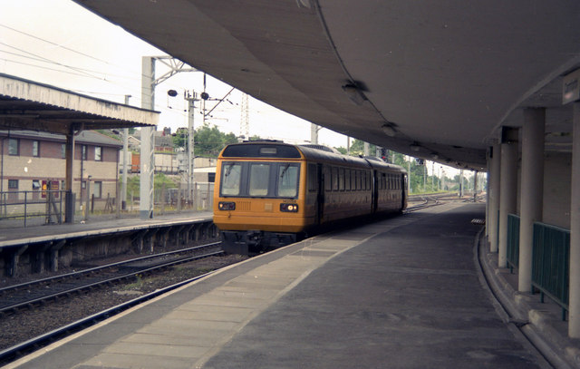 File:Carnforth railway station in 1998.jpg