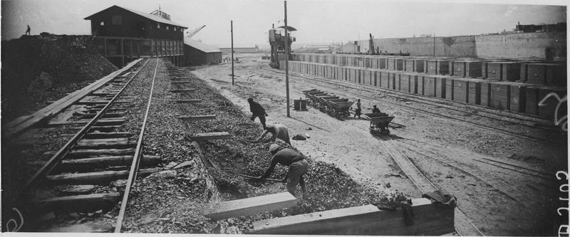 File:Digue - Au chantier de construction de la digue, cubes de ciment - Casablanca - Médiathèque de l'architecture et du patrimoine - AP62T060507.jpg