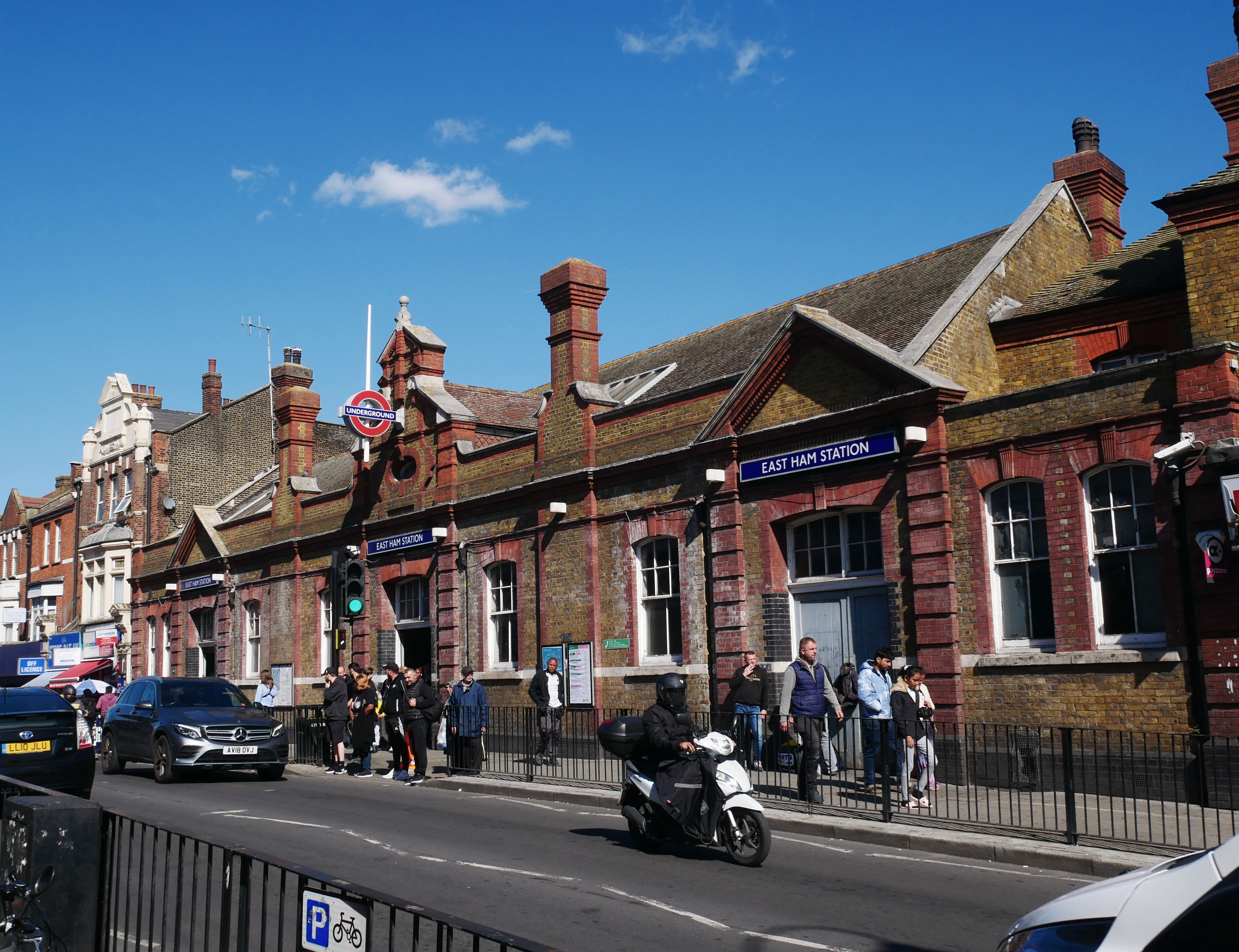 White City tube station - Wikipedia