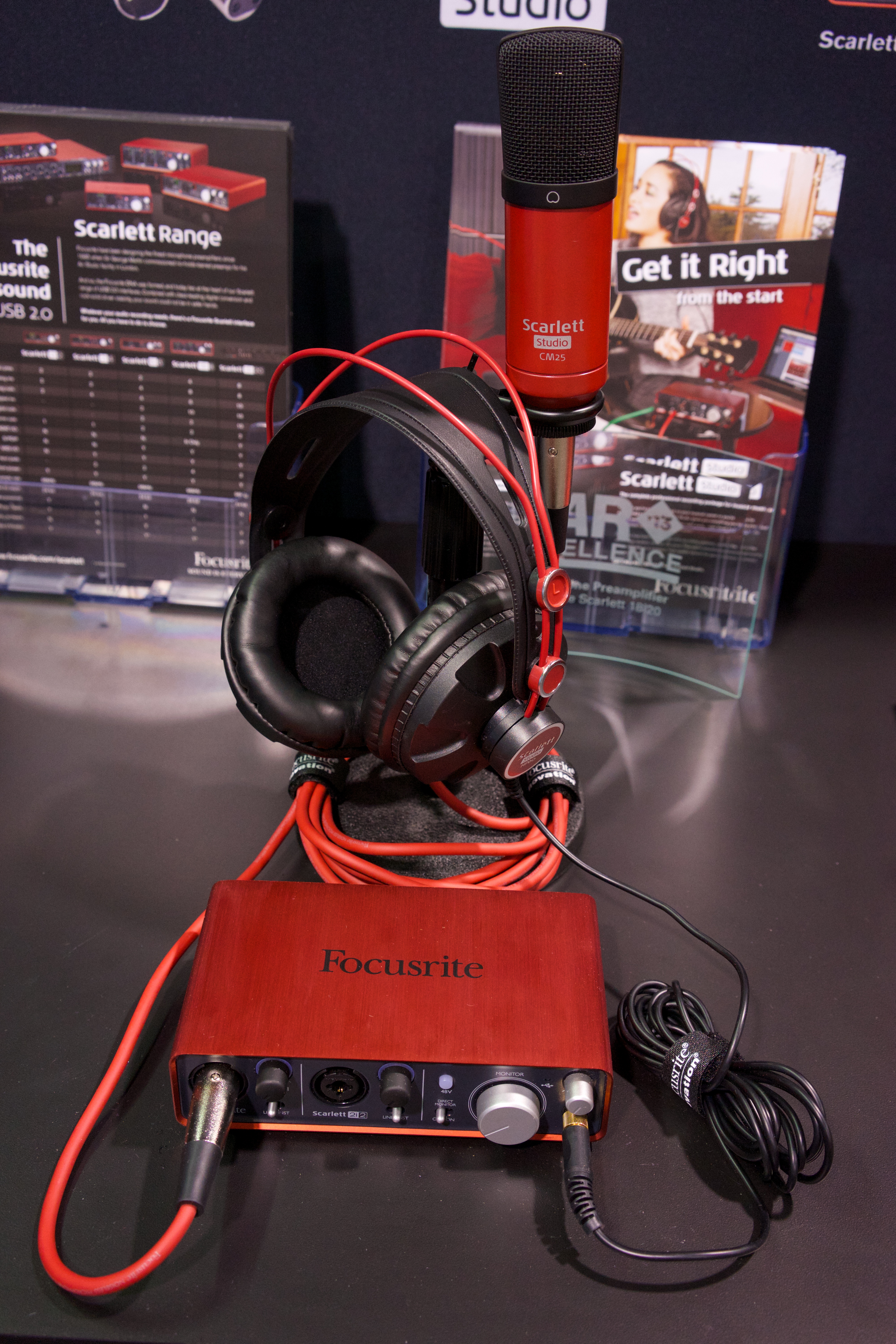 File:Focusrite Scarlett Studio - CM25 condenser microphone, HP60 studio  monitor headphone, and 2i2 USB audio interface - 2014 NAMM Show (by Matt  Vanacoro).jpg - Wikimedia Commons