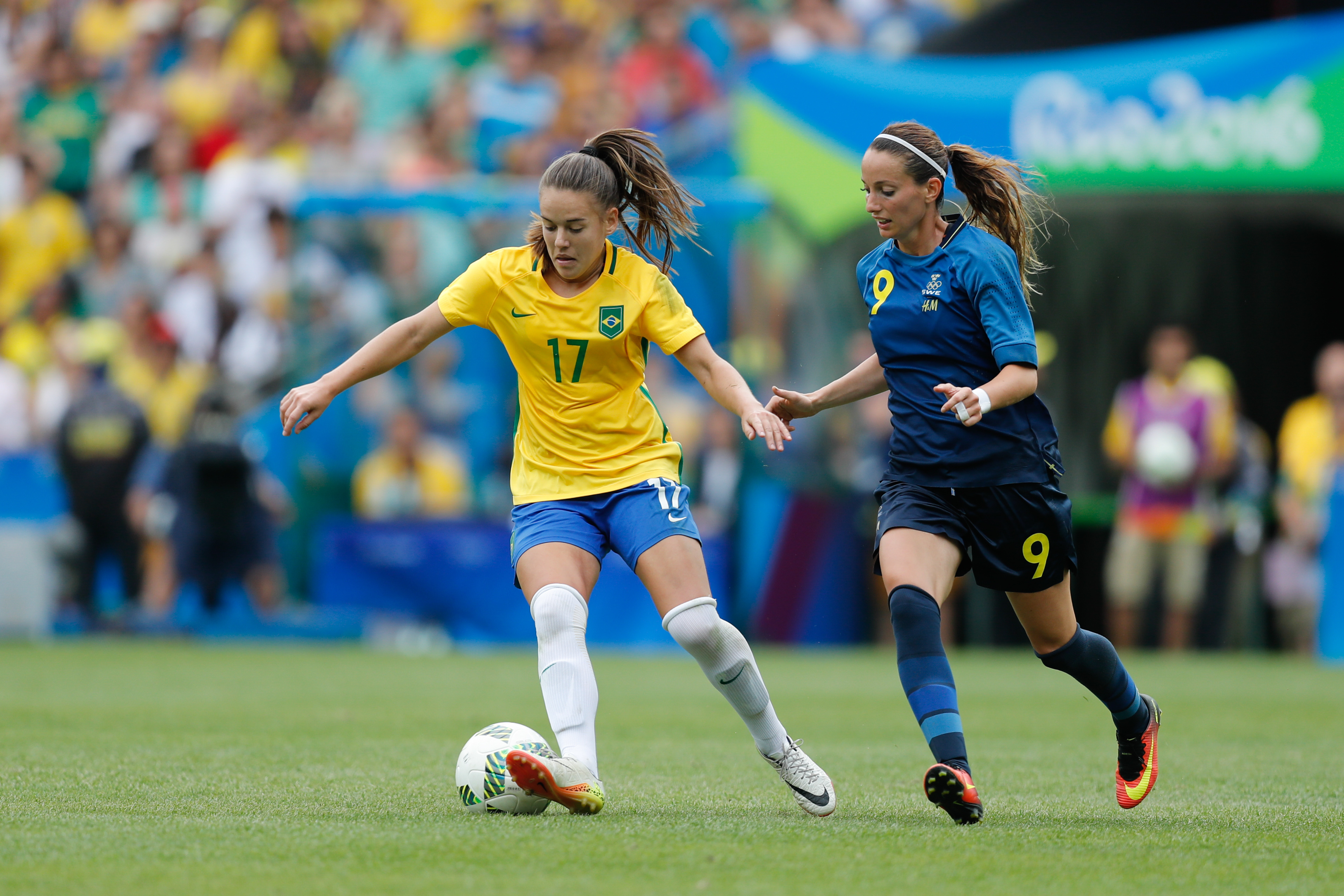 File:Futebol feminino olímpico- Brasil e Suécia no Maracanã