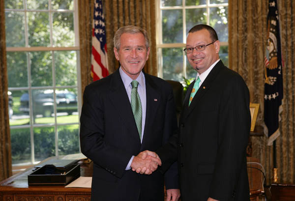 File:George W. Bush and Ronald Jumeau.jpg