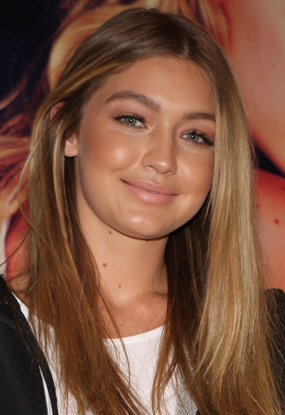 https://upload.wikimedia.org/wikipedia/commons/0/06/Gigi_Hadid_August_2015.jpg