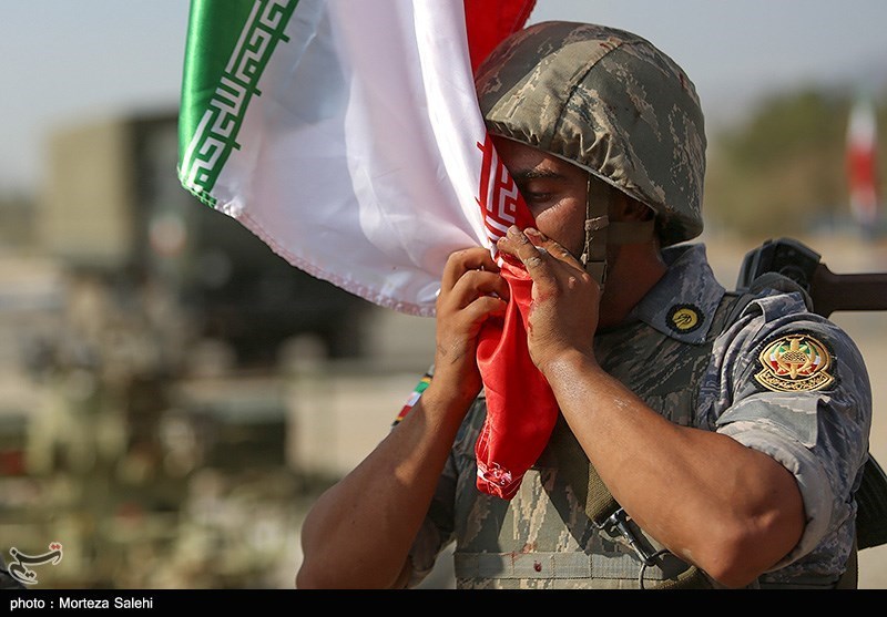 Турция объявила войну ирану. Иран Шахин. Фото Спедназ военный Иран 🇮🇷 с флагом.