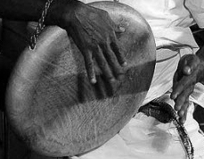 <span class="mw-page-title-main">Padayani thappu</span> Type of indian frame drum