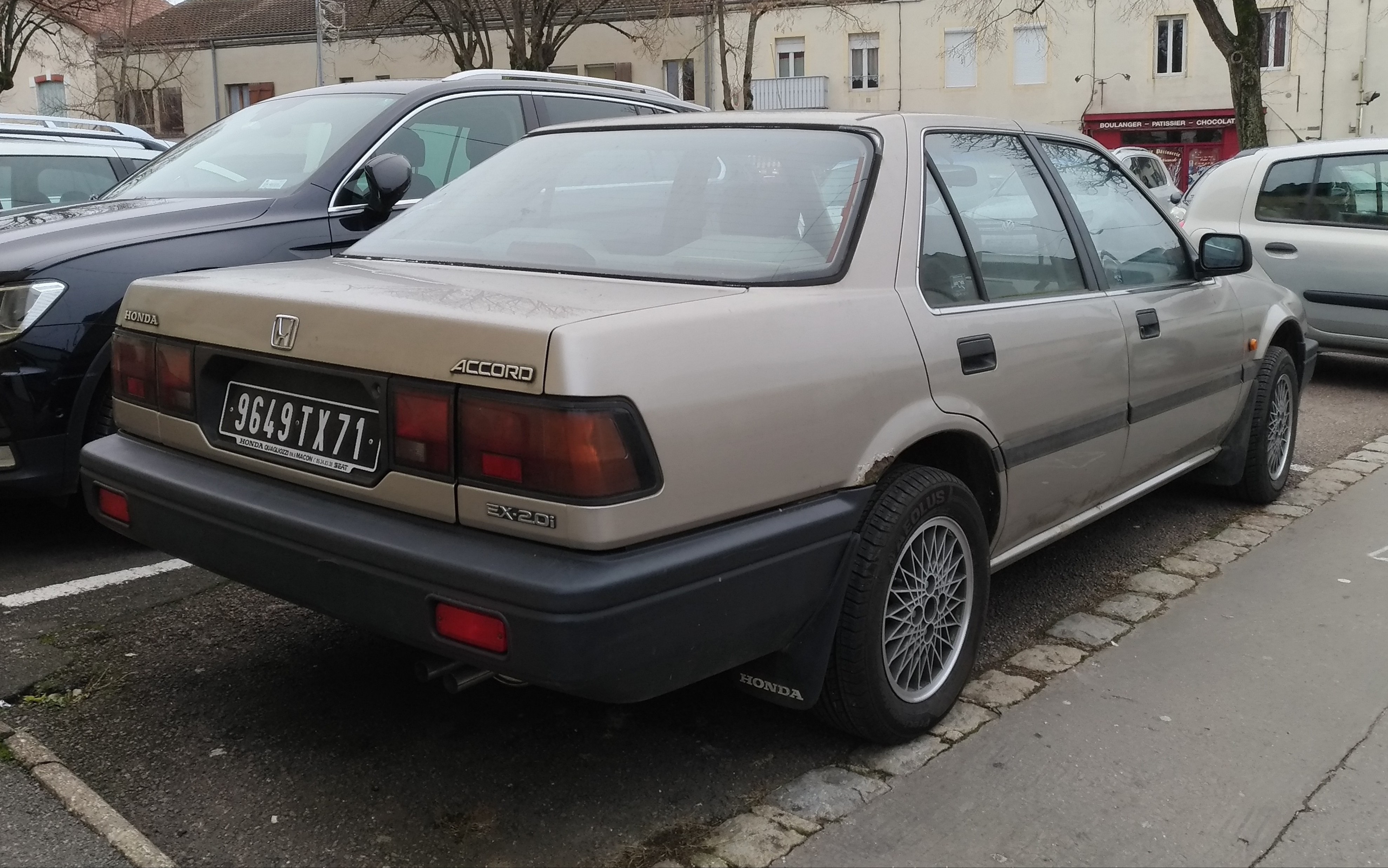 Honda Accord EX (46898253822).jpg 1989 Honda Accord EX (2.0 110 hp) at Chalon sur Saone. As a huge Honda fan, I was very happy to see this very