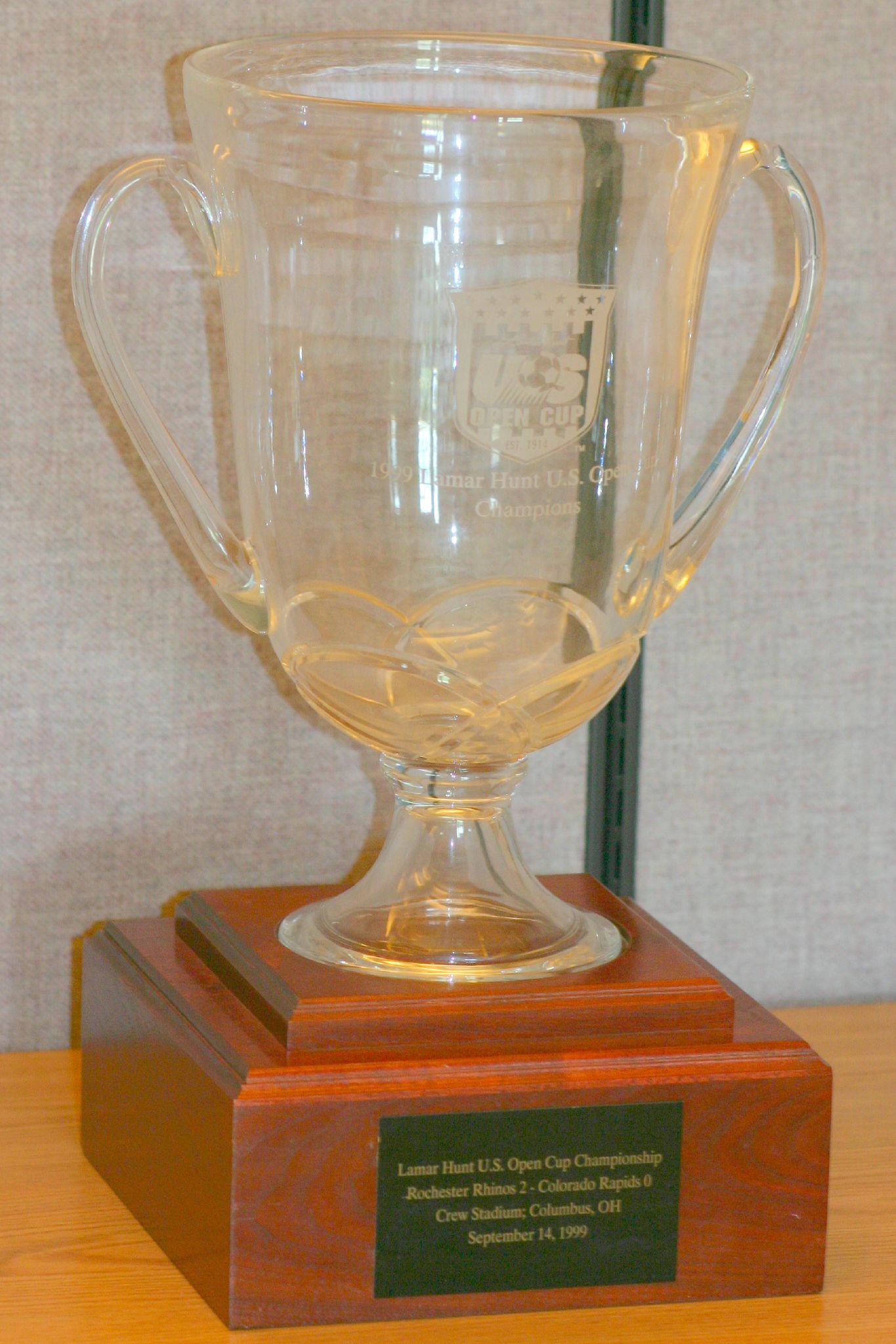 File:Lamar Hunt US Open Cup trophy.jpg - Wikipedia