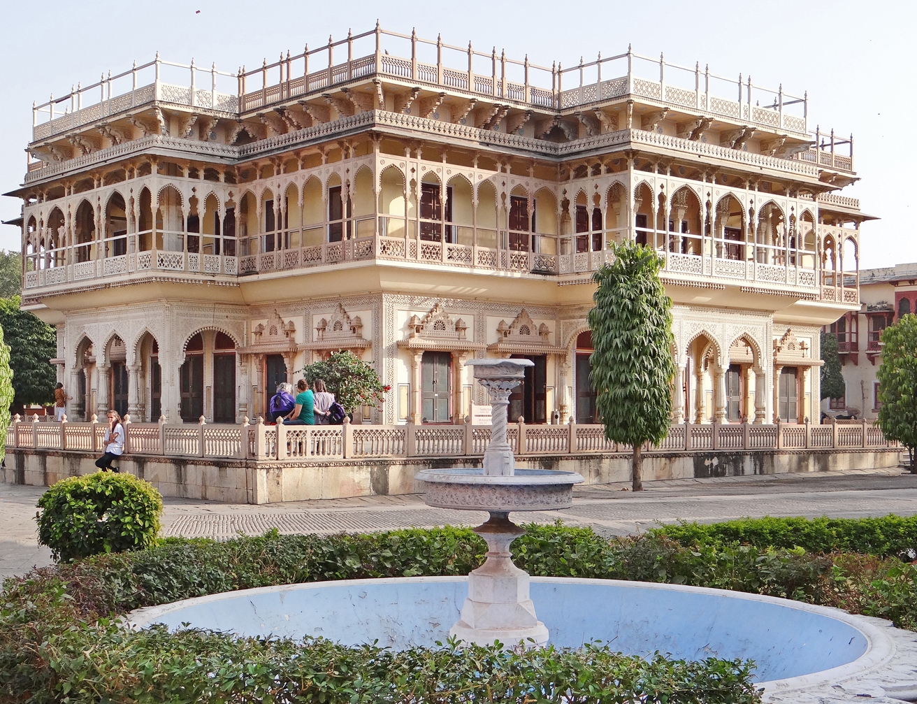 File:Le Mubarak Mahal (City Palace, Jaipur) (8487577820).jpg - Wikimedia Commons