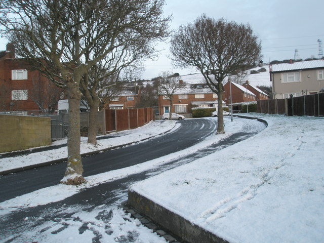 File:Looking northwards up a snowy Mortimer Road - geograph.org.uk - 1624227.jpg