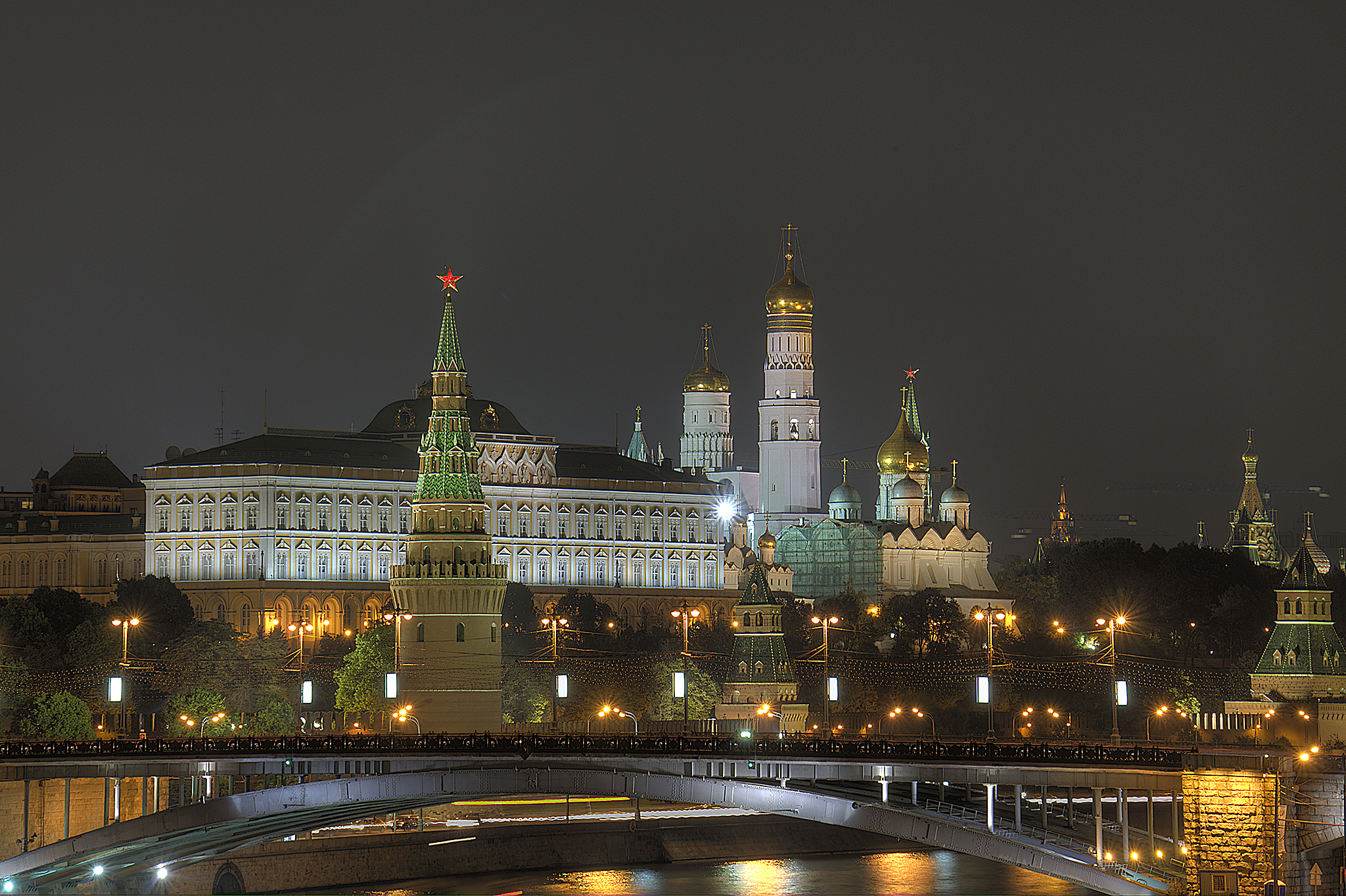Московский Кремль издалека