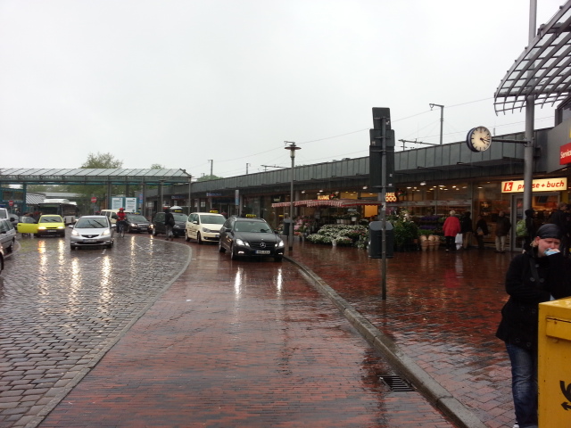 File:Neumuenster - station forecourt - geo.hlipp.de - 36221.jpg