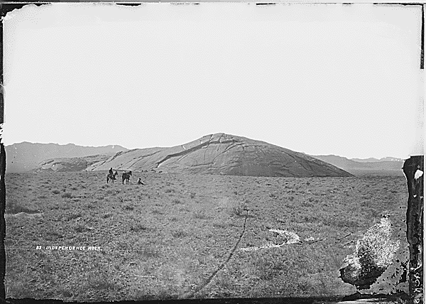 File:Oregon Trail's Independence Rock 1870.gif