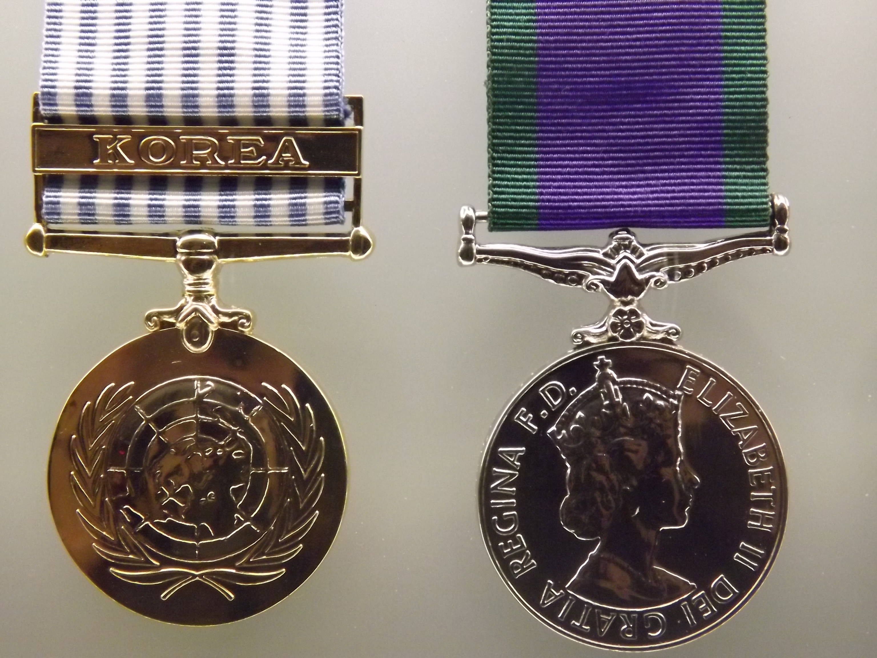 4 medals. Четыре медали. Медаль четырёх девочек фото. Медаль за 4 место. Медаль четыре профиля III Kaiser.