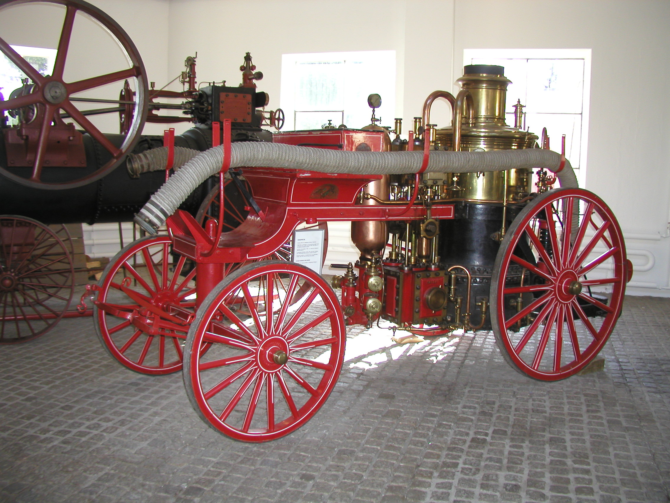 Первые пожарные машины. Паровая пожарная машина 1841. 1841 Опробована первая паровая пожарная машина. Первая паровая пожарная машина 1841 год. Паровая пожарная машина 1829 г.