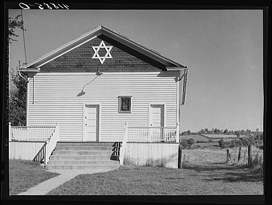 File:Synagogue in the Huntington District near Newtown, Connecticut.jpg