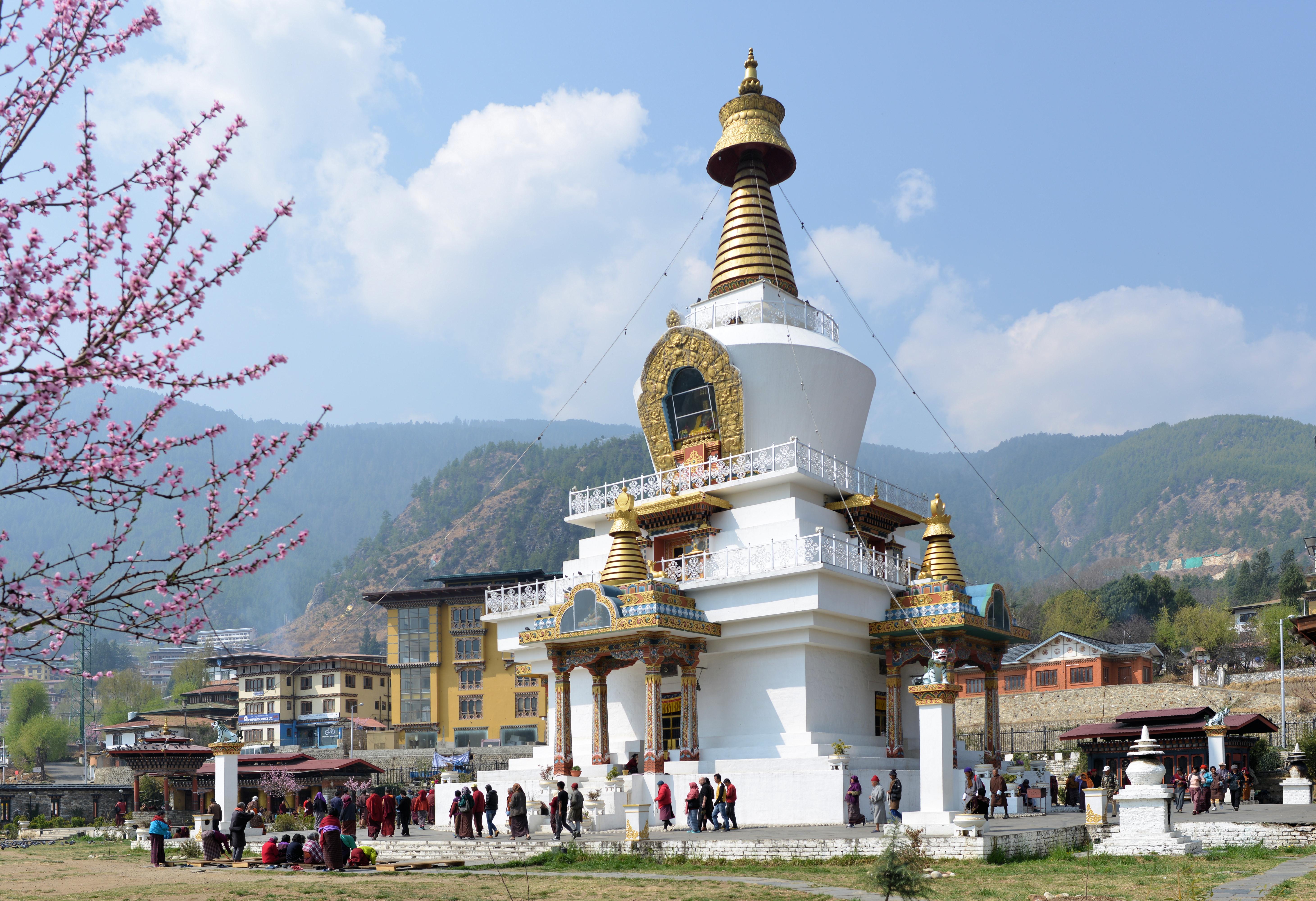 Бутан азия. Храм Тхимпху-чортен. Королевство бутан, Тхимпху. Бутан столица Тхимпху. Бутан храм Тхимпху-чортен.