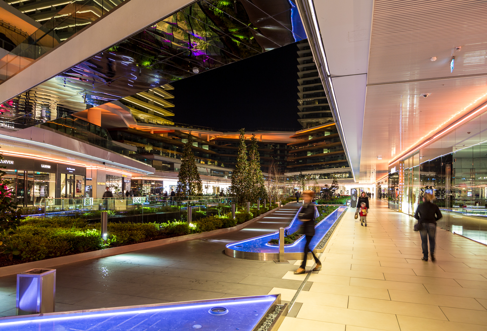 Zorlu Center - Şehir beyazlar içinde! ❤️ Zorlu, bu kış da