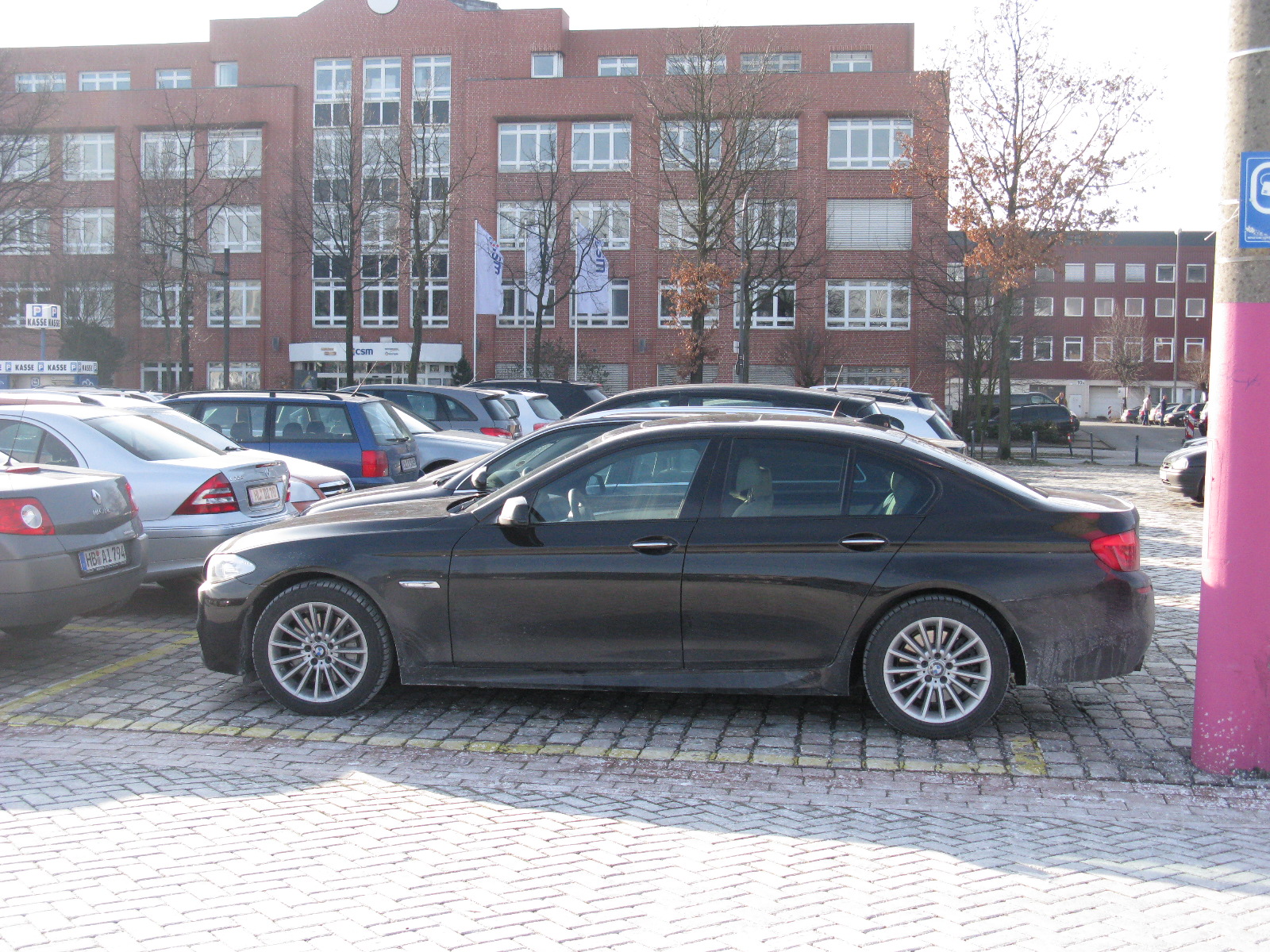 File:BMW 535i (F10) front 20100410.jpg - Wikimedia Commons