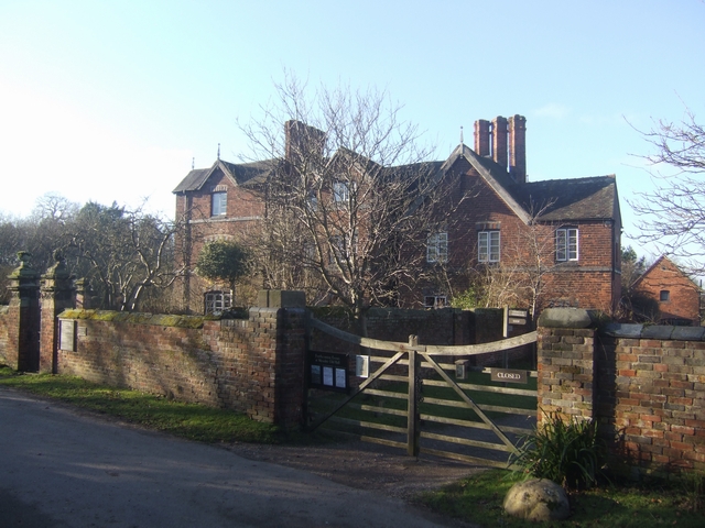 File:Boxing Day at Moseley Old Hall - geograph.org.uk - 1091614.jpg