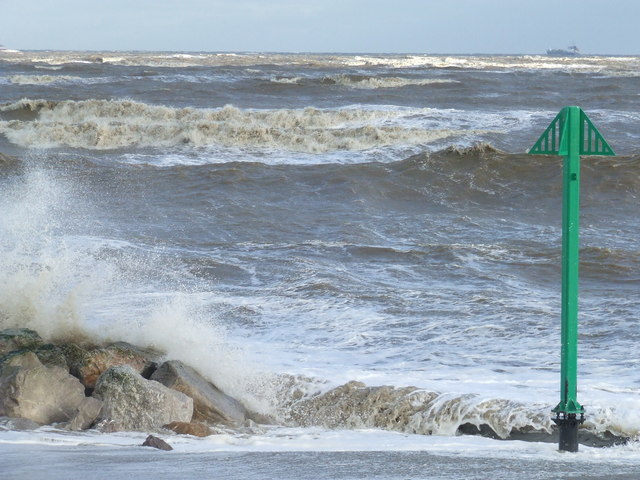 File:Breaking waves - geograph.org.uk - 1107909.jpg