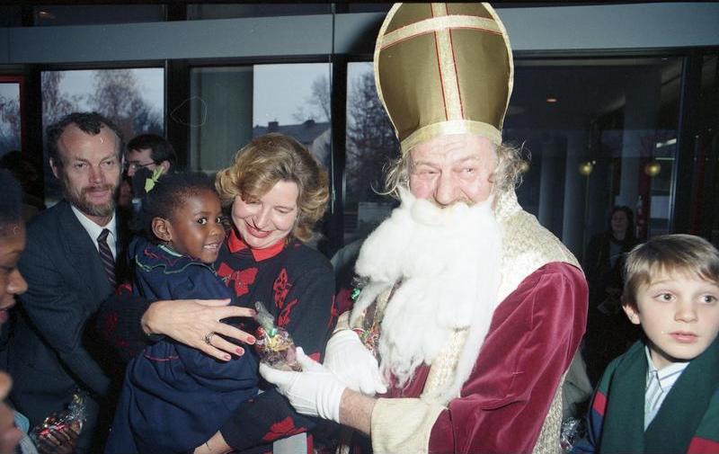 Fiesta de Navidad para niños diplomáticos en 1988.