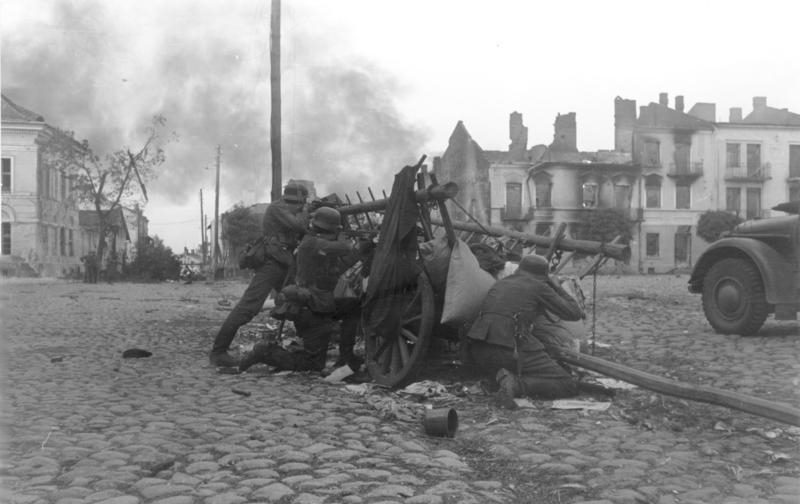 File:Bundesarchiv Bild 101I-012-0037-23A, Polen, Straßenkampf, Infanterie.jpg