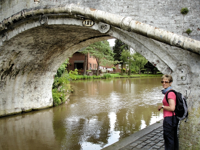 Christleton - bridge 121 - geograph.org.uk - 976297