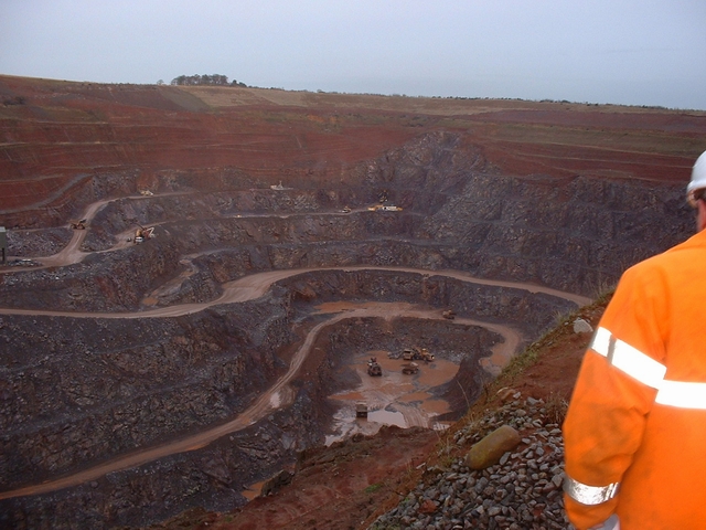 File:Cliffe Hill Quarry - geograph.org.uk - 236553.jpg