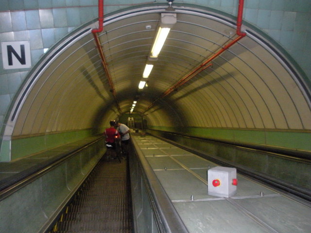 File:Down escalator, Pedestrian Tyne tunnel - geograph.org.uk - 1414281.jpg