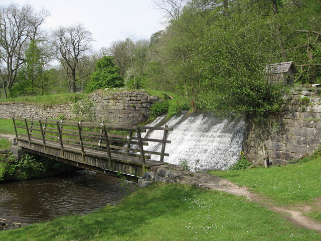 File:Footbridge near Hebden Fish Farm - geograph.org.uk - 745954.jpg