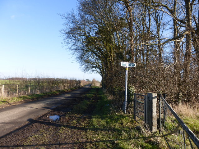 File:Footpath signs near Elham - geograph.org.uk - 4297251.jpg