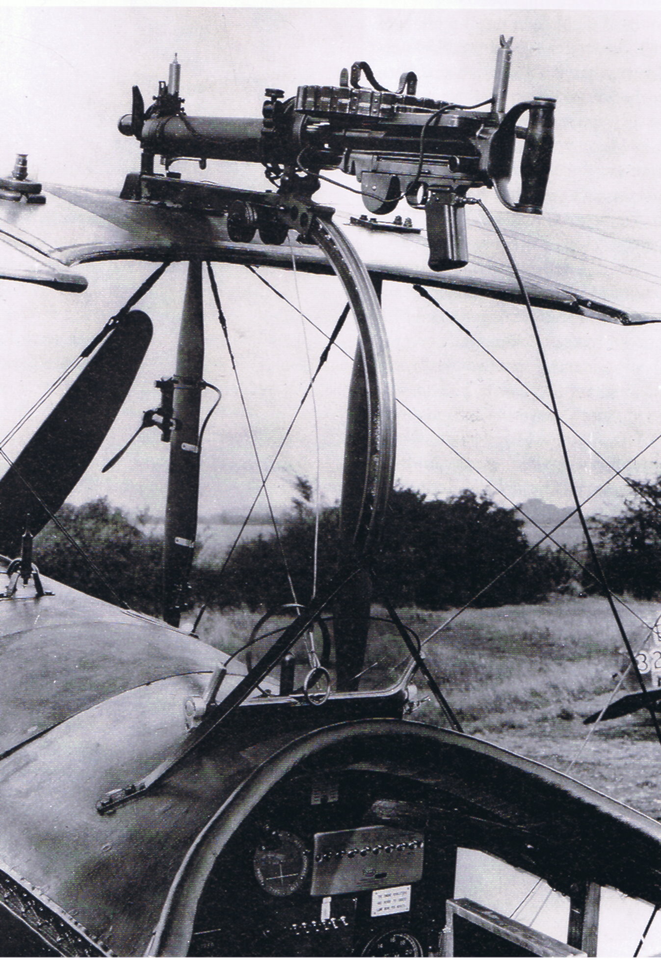 airplanes with machine guns in ww1