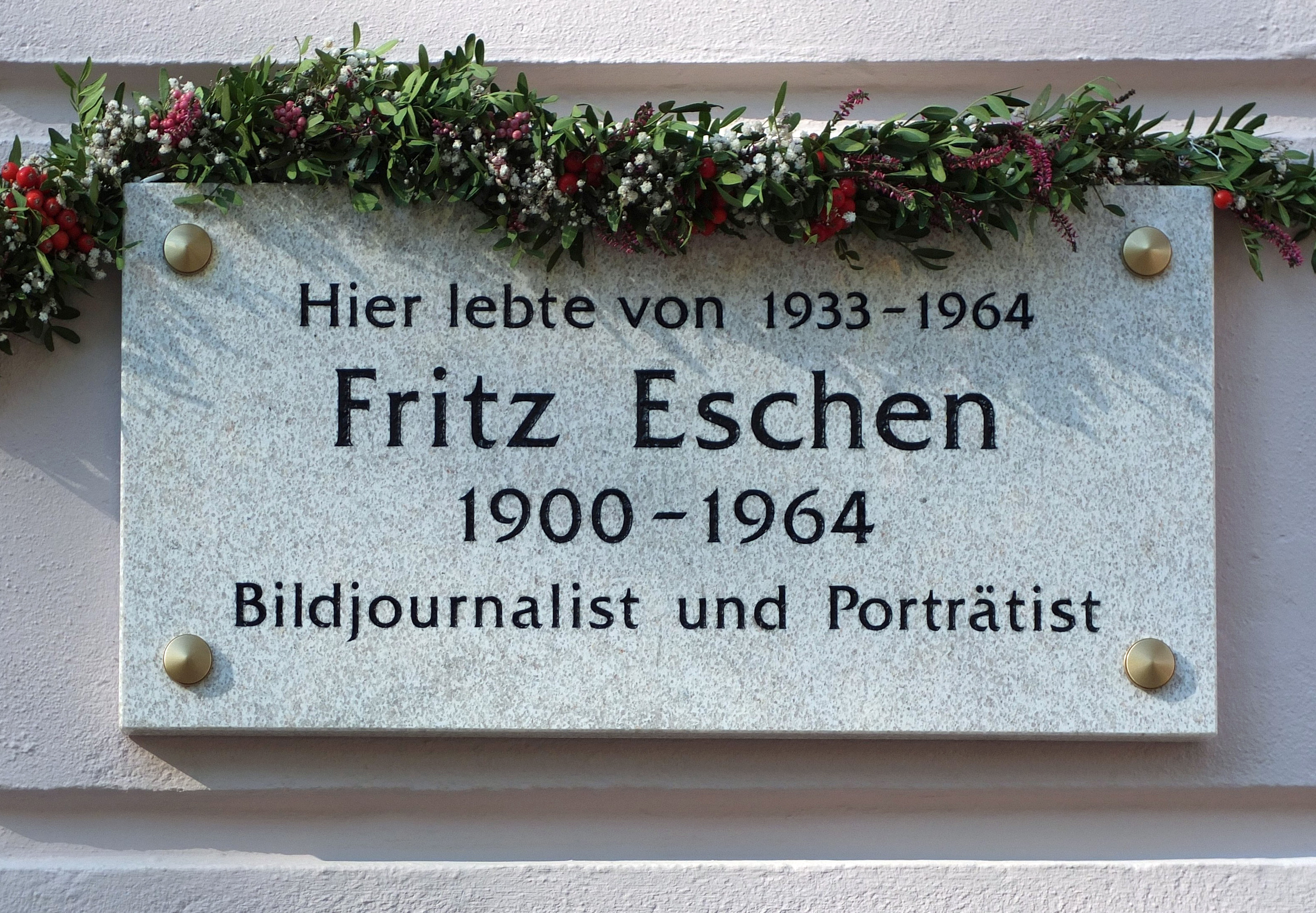 Gedenktafel für Eschen am Berliner Bundesplatz