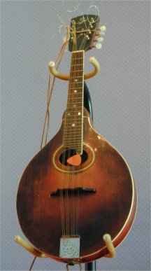 File:GibsonA4Mandolin1921.jpg