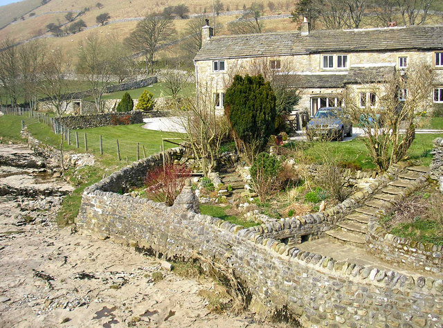 Houses near the river at Litton