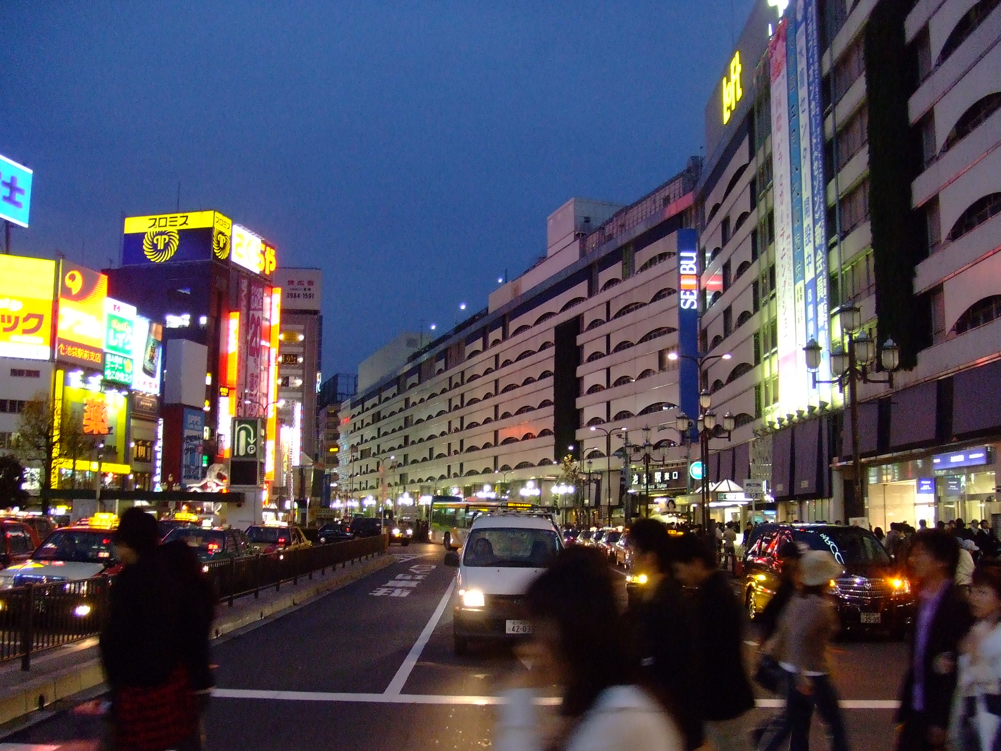 東口（2006年4月29日）