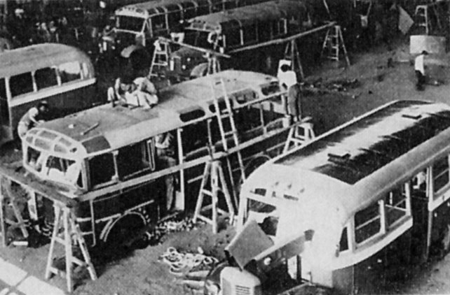 File:Kawasaki Gifu bus body manufacturing 1947.jpg