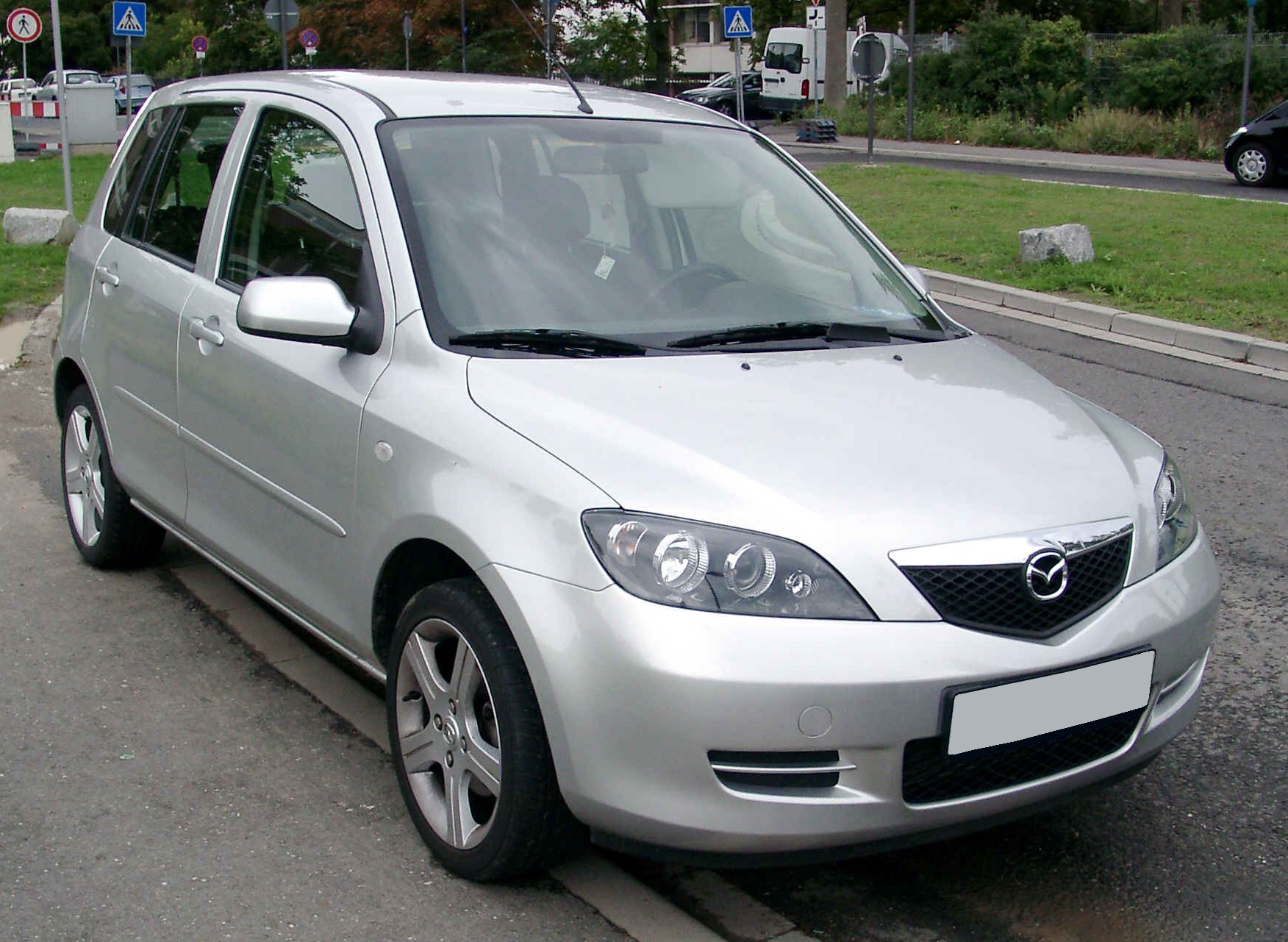 File:Mazda 2 front 20080820.jpg - Wikimedia Commons