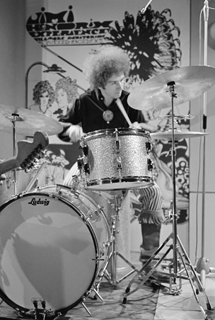 <span class="mw-page-title-main">Mitch Mitchell</span> English drummer and child actor (1946–2008)