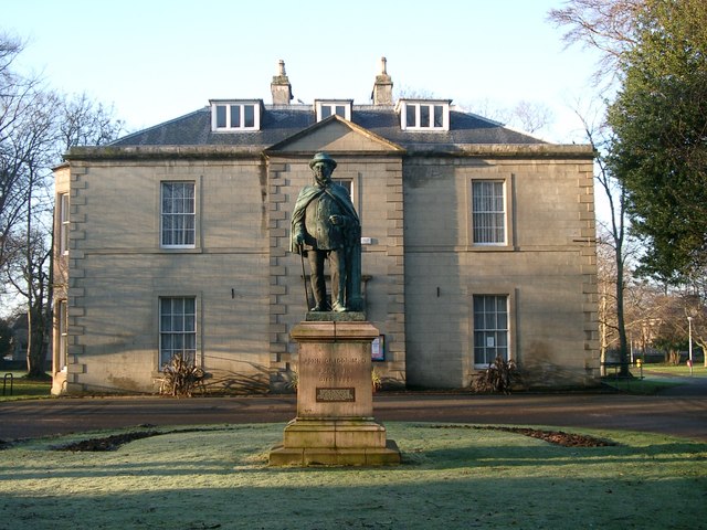 File:Nairn Museum, Viewfield, and Dr Grigor statue - geograph.org.uk - 1652222.jpg