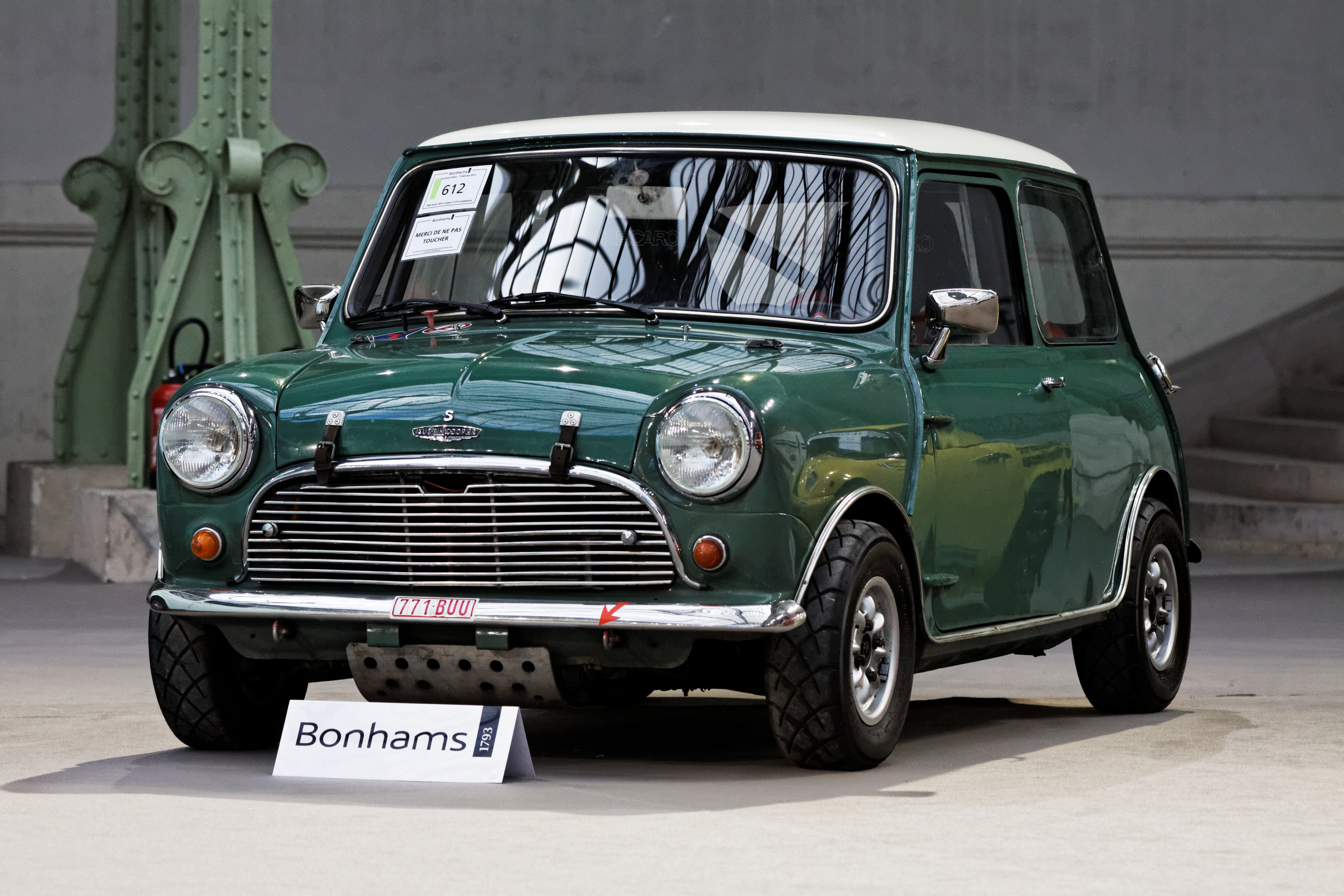 File Paris Bonhams 2013 Austin Mini Cooper S 1275