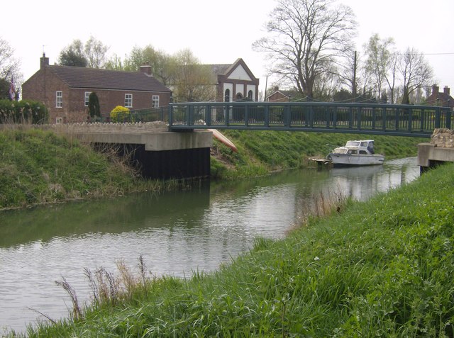 File:River Glen and Converted Chapel - geograph.org.uk - 436716.jpg